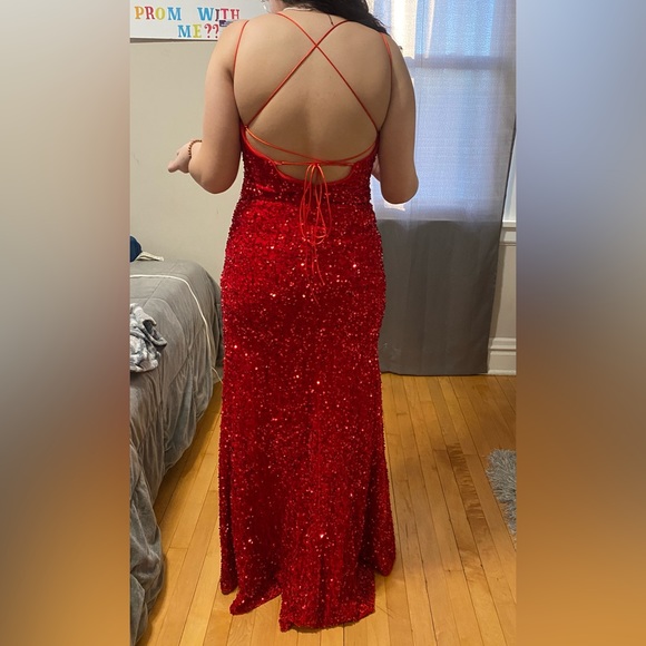 Gorgeous ruby red sequin prom dress, lined with a satin material - Picture 3 of 4